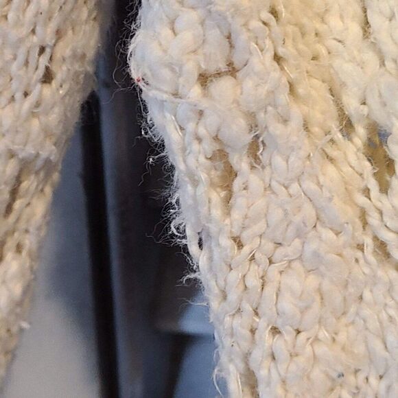 WD NY Lg Cable Knit Sweater - Picture 10 of 11